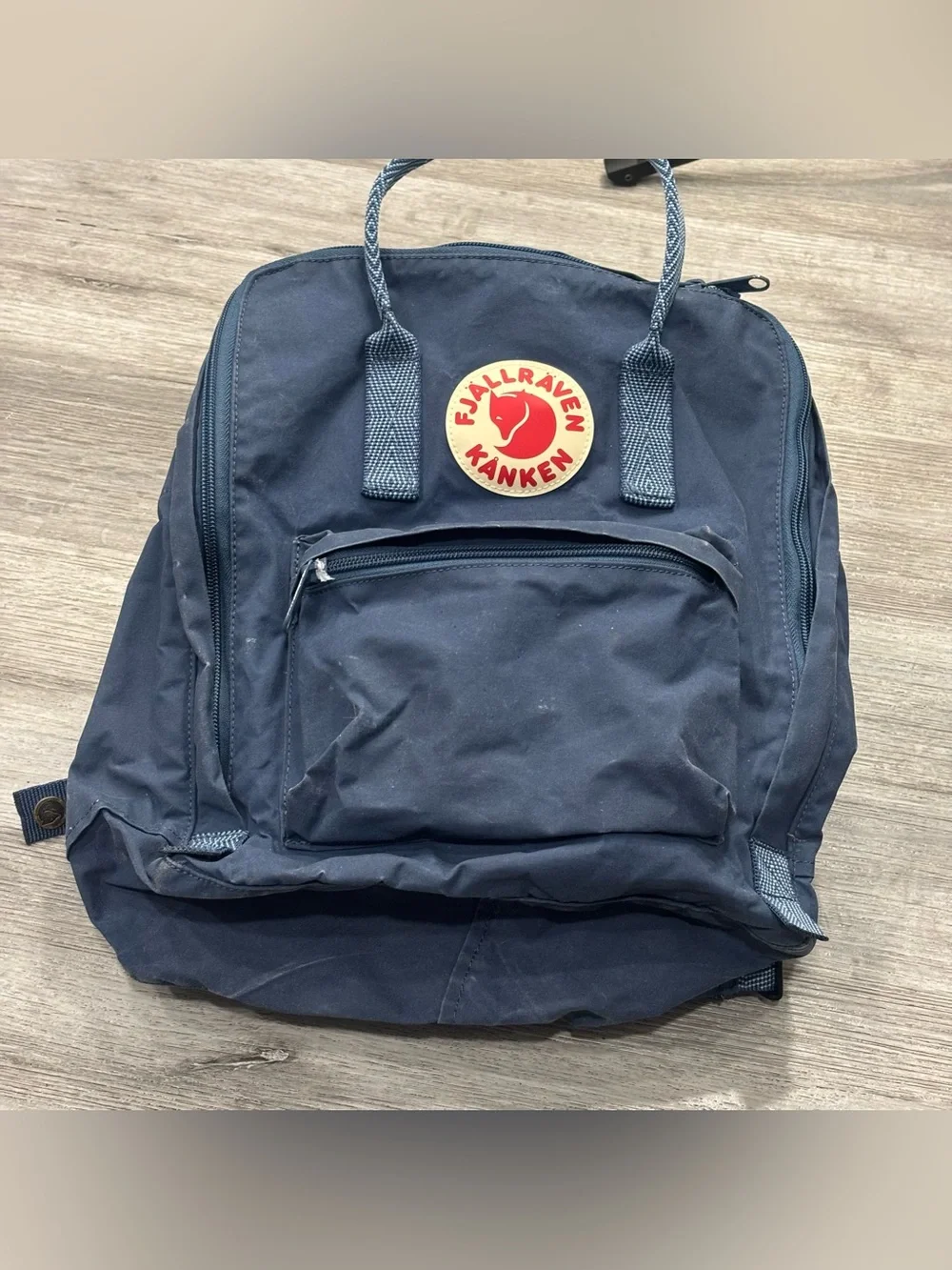 Fjallraven Kånken Backpack in Navy with Red Logo small hiking outdoor